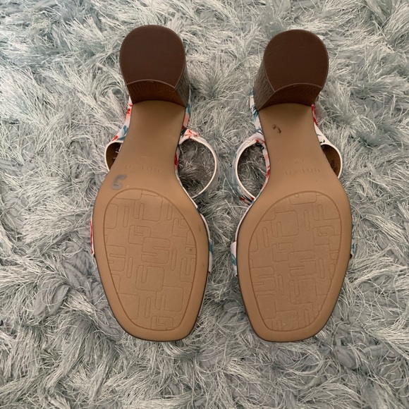 Unisa Flower Slip On Heel - Picture 5 of 5